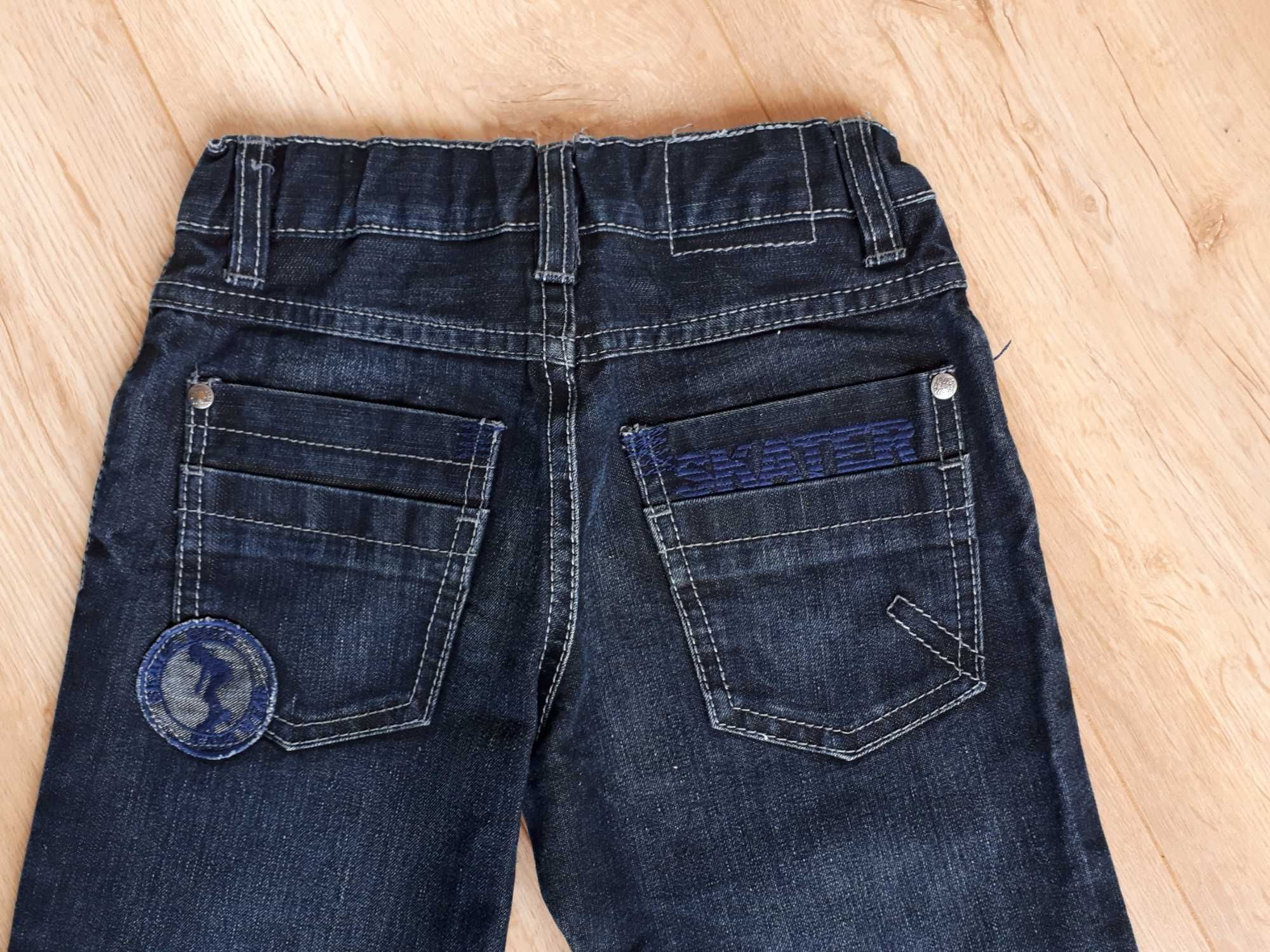 R.110 spodnie jeans z aplikacją