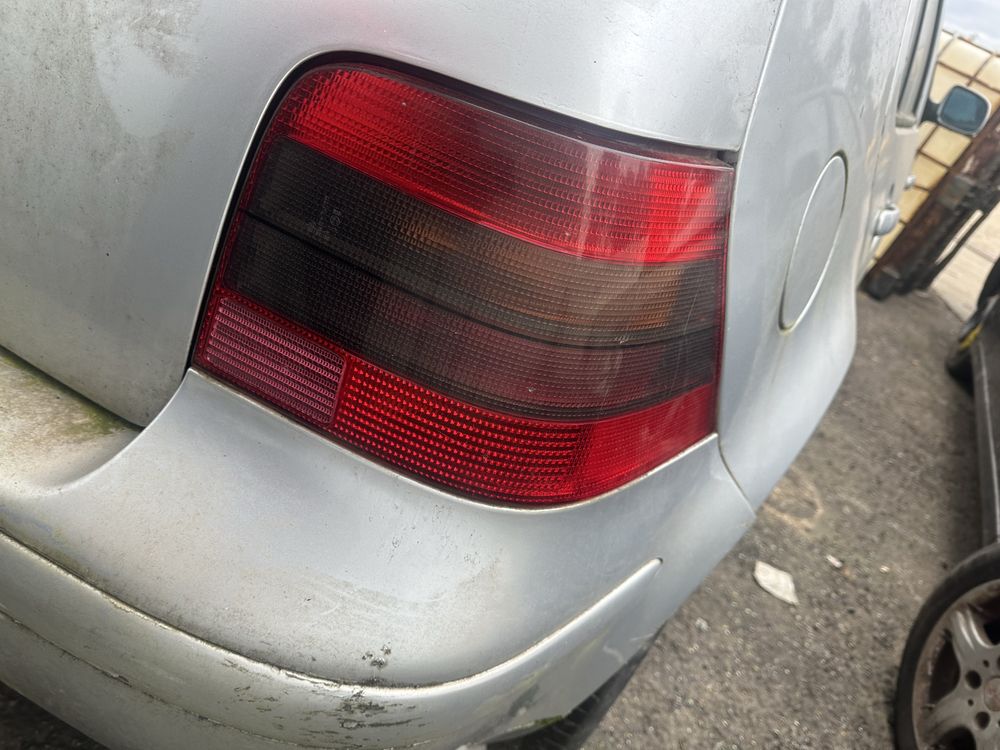 Farolins traseiros  Golf 4