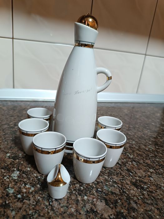 Штофи.Графини.Набори для напоїв.Порцеляна.Кришталь.