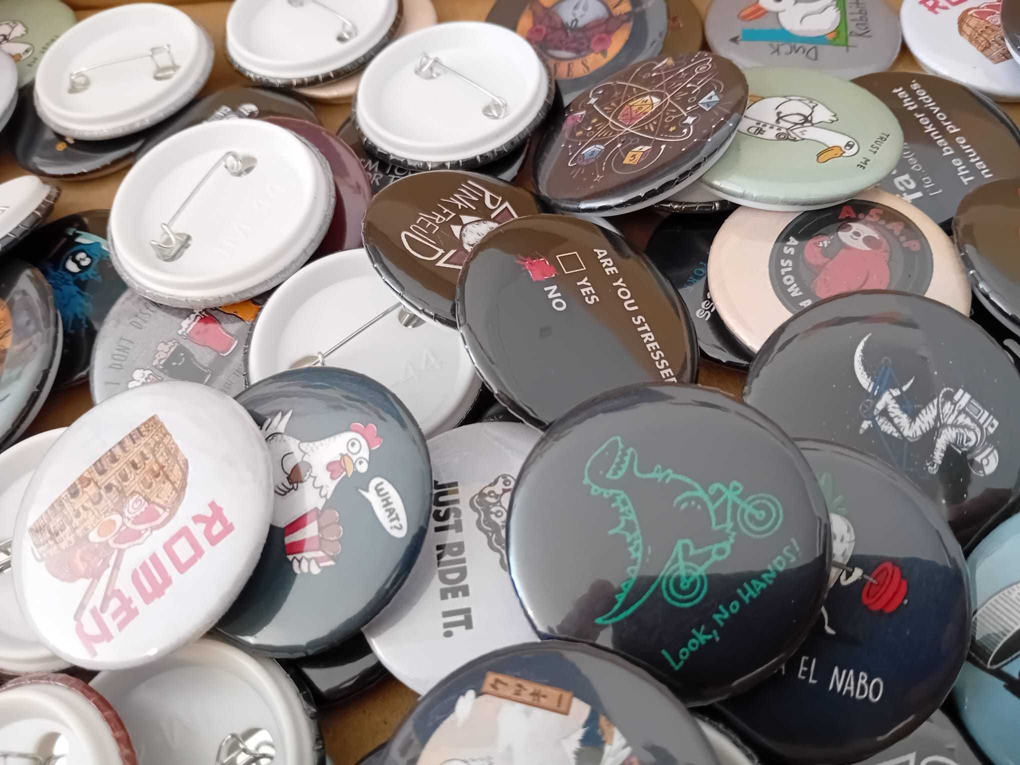 Pins e Crachás (novos) Personalizados