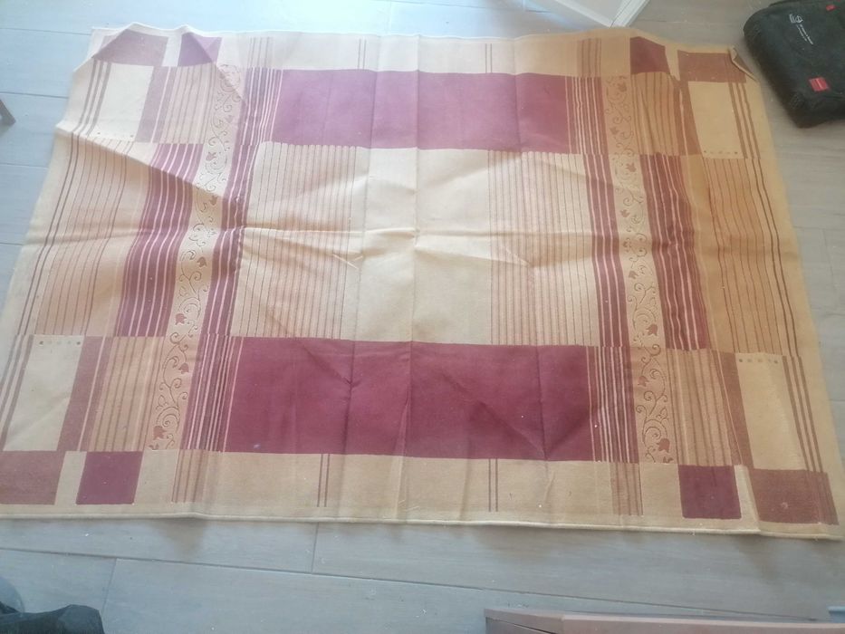 Tapetes, candeeiro e varões