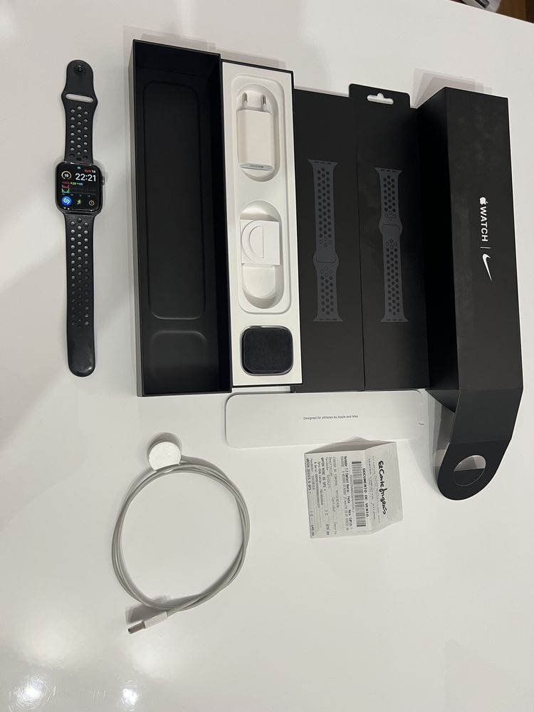 Apple Watch Series 5 GPS + Cellular