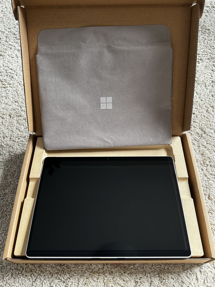 Surface Pro 8 i5/16/256 W11Pro. Nowy.