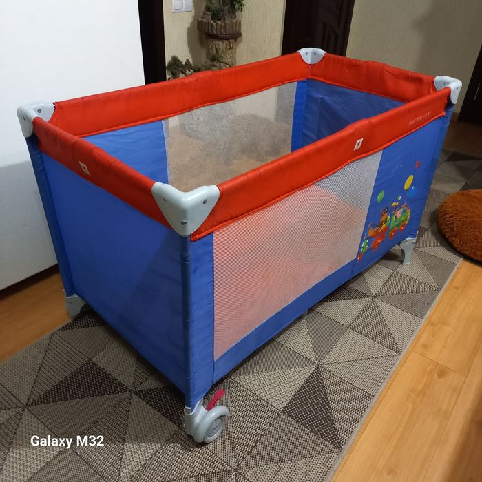 Продам детский манеж.