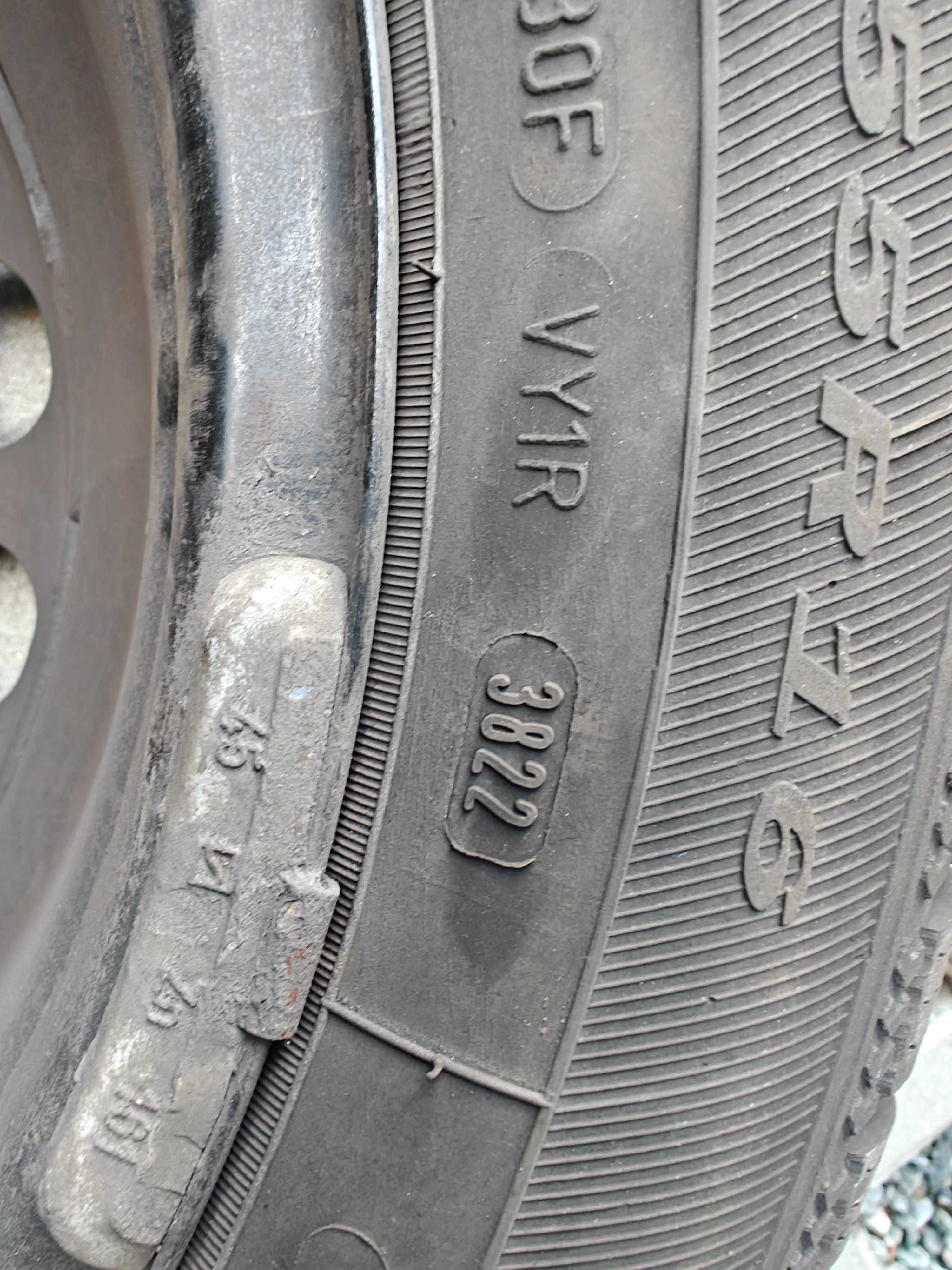 Sprzedam komplet opon zimowych Dębica 205/55 R16 na felgach stalowych