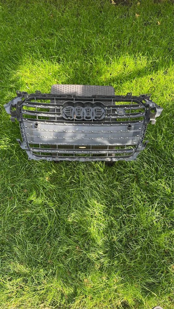 Решітка Audi s4 2012 оригінал