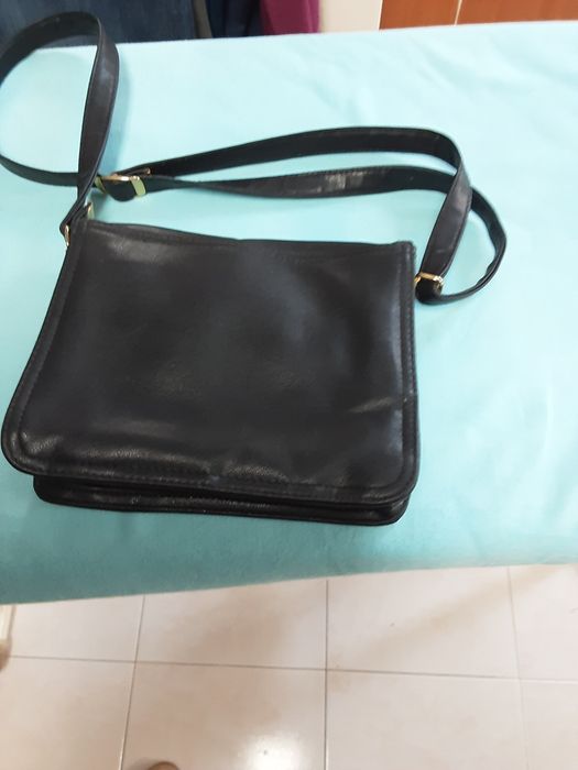 Bolsa  tiracolo em pele  preta