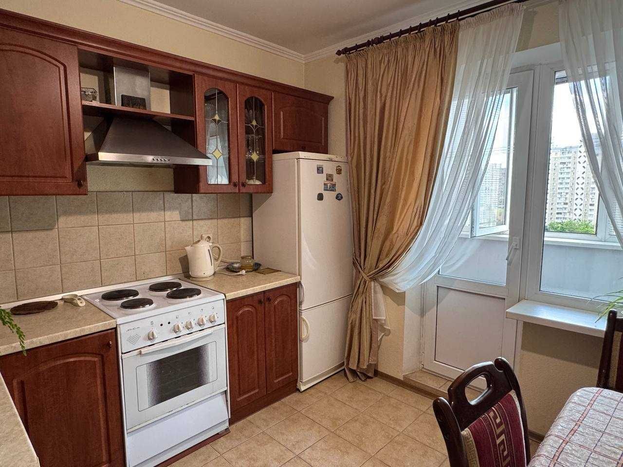 Оренда 1 кімнатноі вул.Драгоманова,8а метро Позняки 5хв