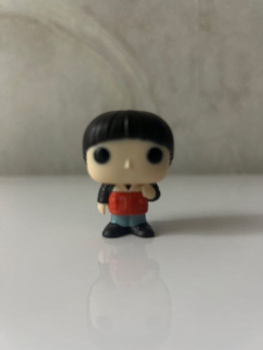 Продам вілла з колекції Stranger Things Kinder joy