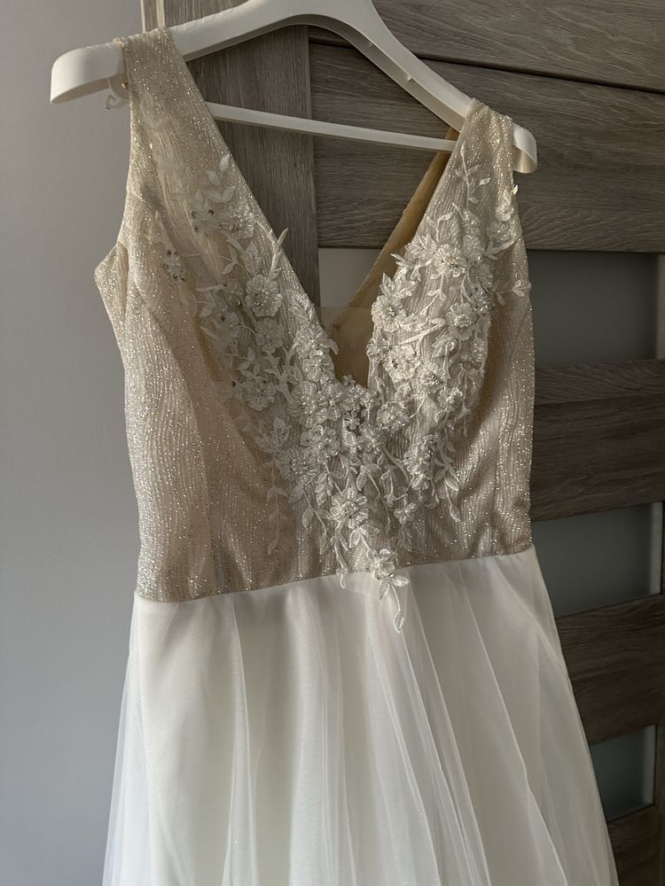 Suknia ślubna Celebride, kolor off white, rozm. 40, litera A