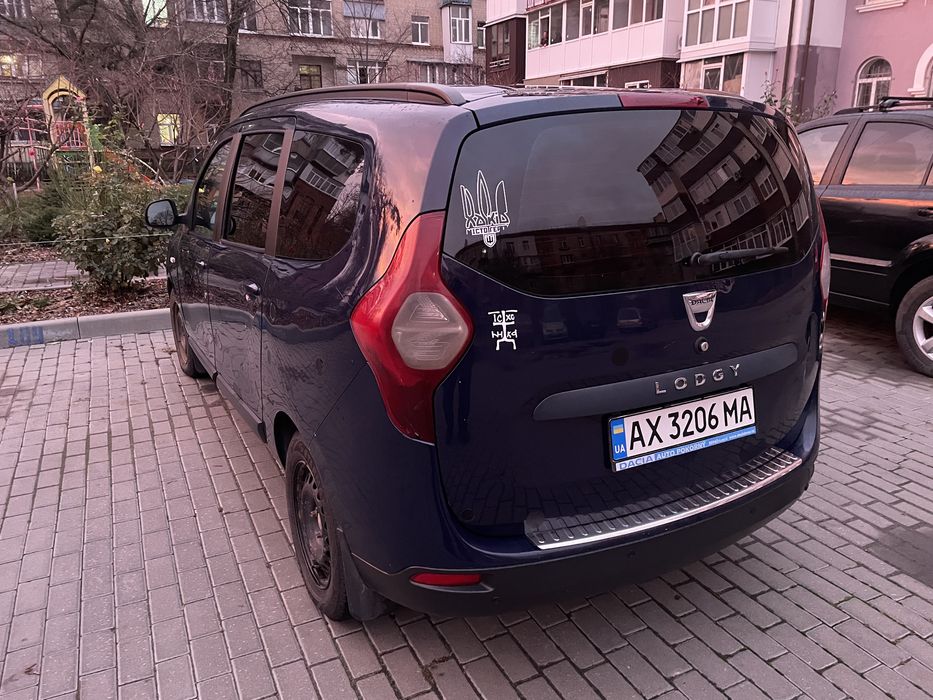 Dacia Lodgy 1.6 MPI MT (83 к.с.)
