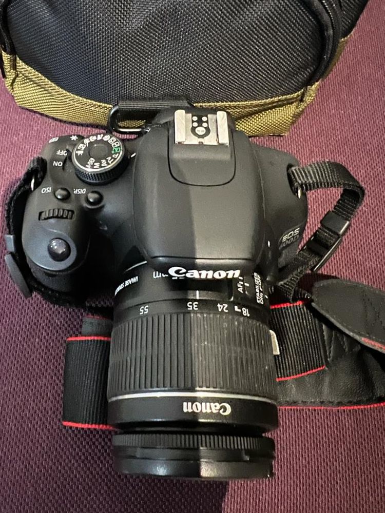 Câmara Canon EOS 600D c/objetiva