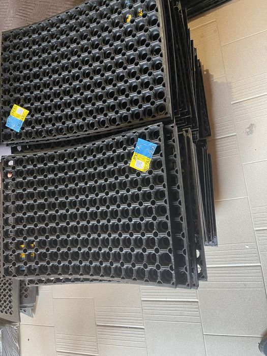 Коврики гумові різних розмірів “СОТИ”