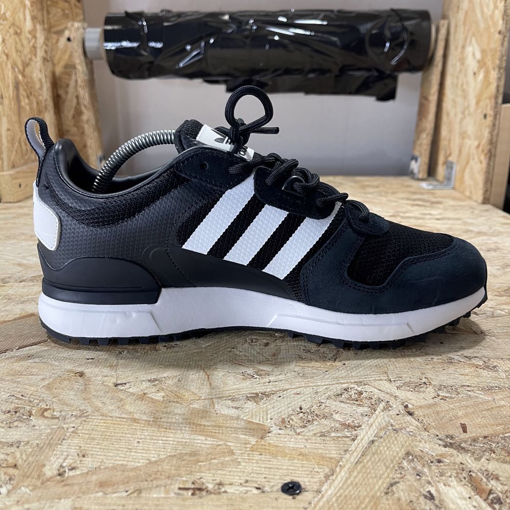 Чоловічі кросівки Adidas ZX 700 HD Black White