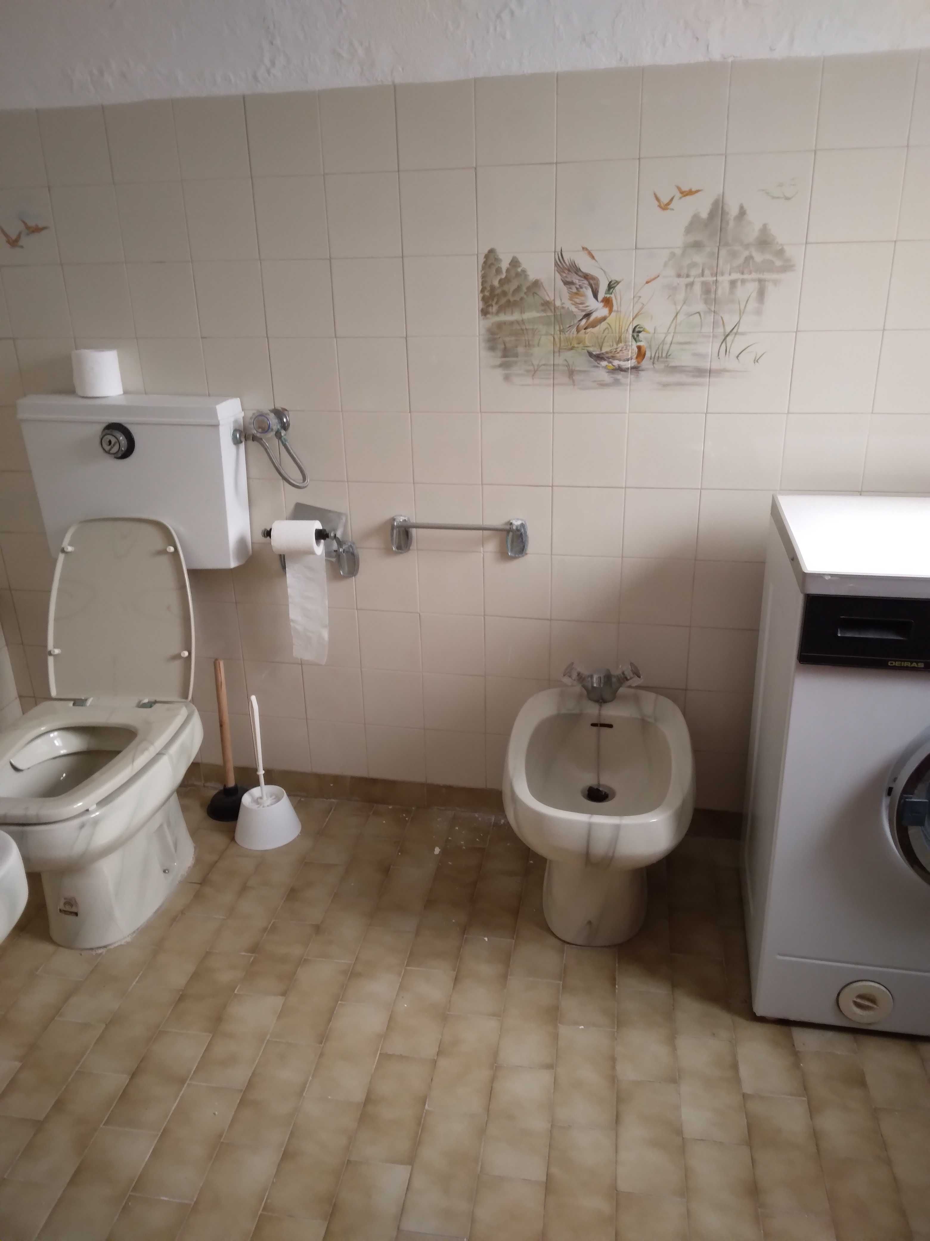 Vende -se  moradia  para restaurar