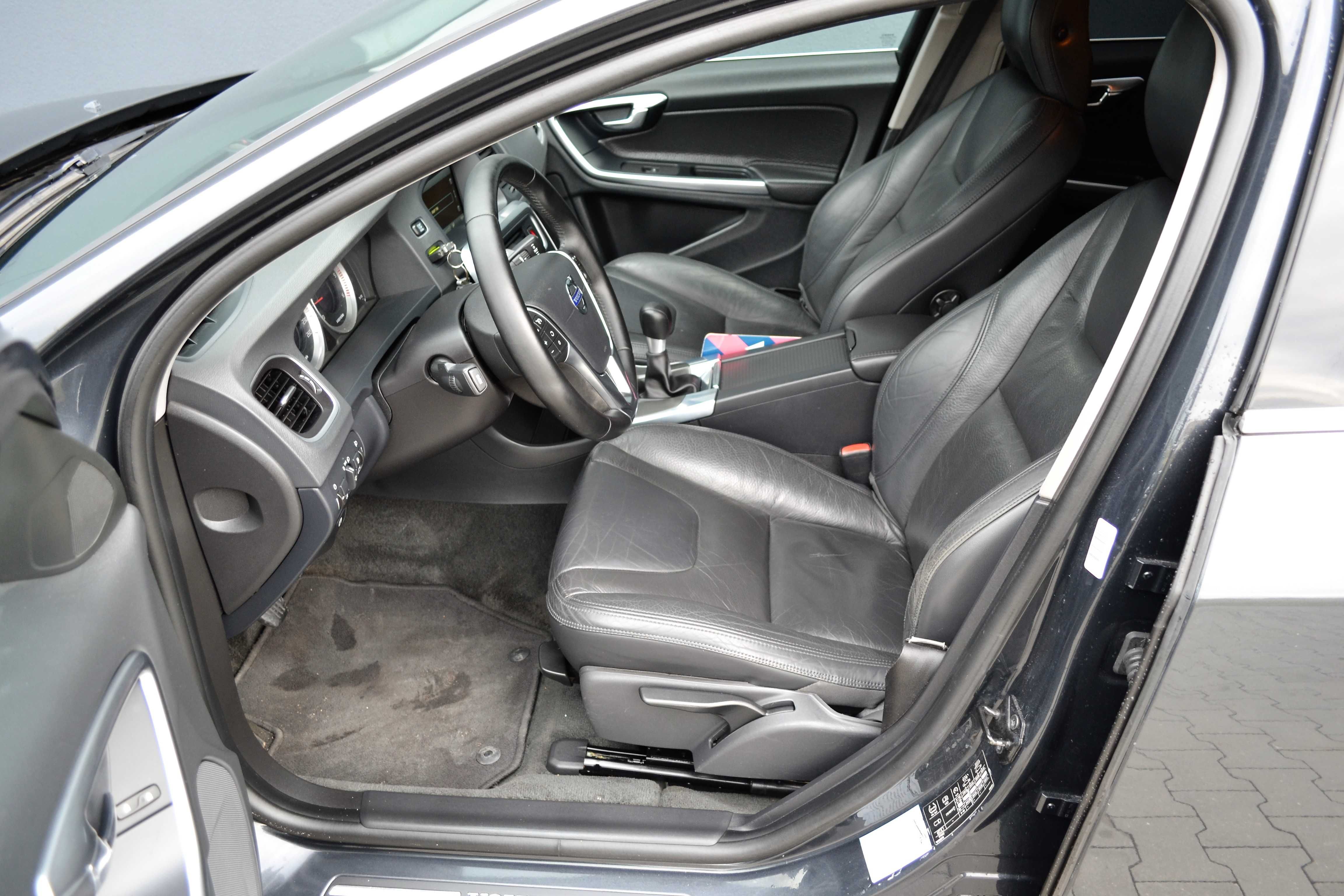 Volvo V60 1.6d 115KM**Skóra**Navi**Tempomat**Bluetooth**AUX/USB