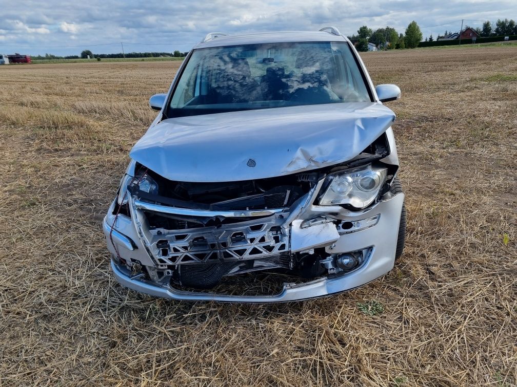 Volkswagen Touran uszkodzony Lift HIGHLINE