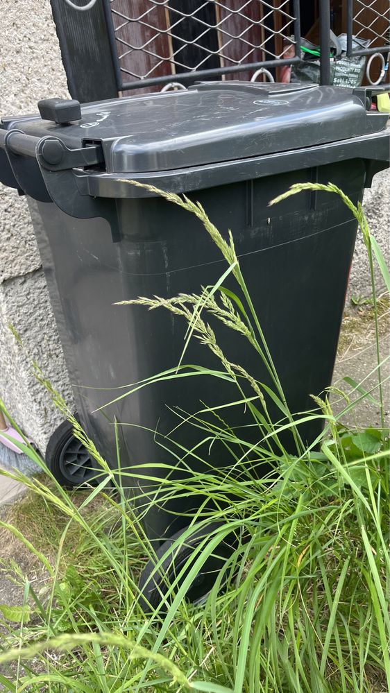 Sprzedam kosz na śmieci niemiecki o pojemności 240l