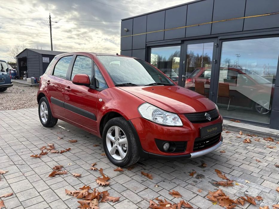 Suzuki SX4 1,6 BENZYNA , Hands - Free , Klimatyzacja , Radio , Opłacony , Kredyt