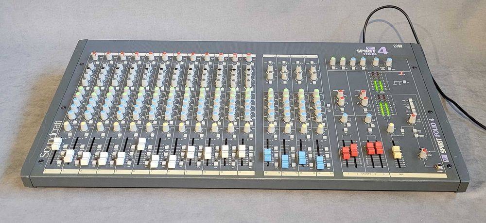 Mixer Soundcraft Spirit Folio 4.