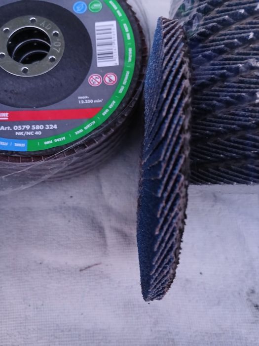 Диски шліфувальні пелюсткові