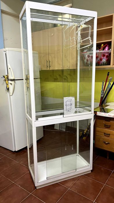 Oportunidade - Vitrine Branca com portas de vidro