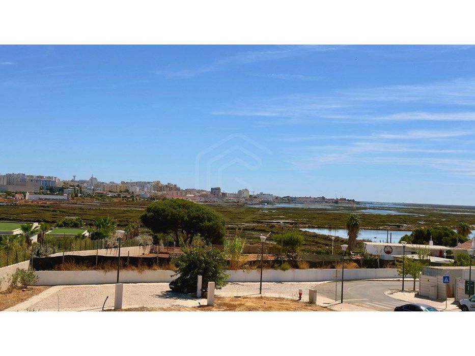 Moradia V4 em Empreendimento de Luxo junto à Ria Formosa em Faro, A...