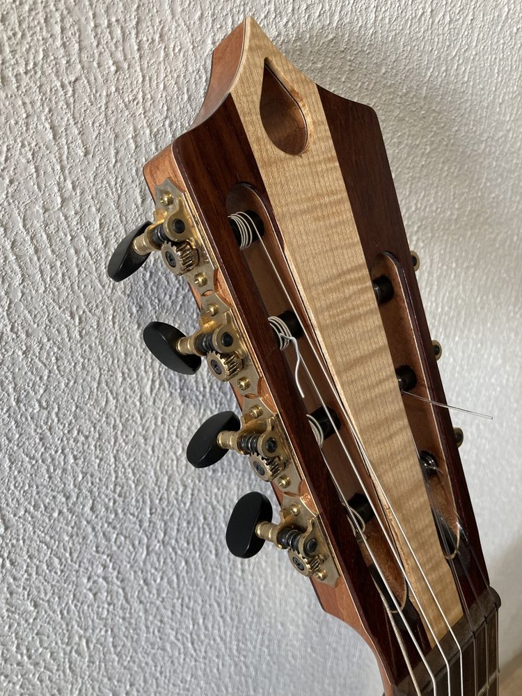 Guitarra Clássica Lágrima de 7 cordas