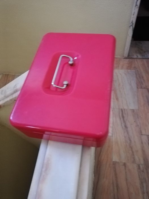 Cofre em ferro , sem fechadura