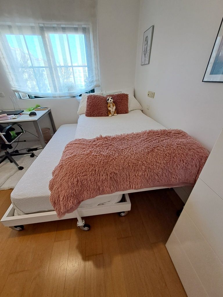 Cama de casal com cama extra