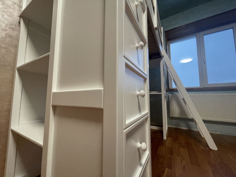 Дитяче ліжко із столиком