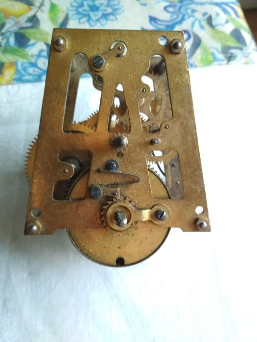 Mecanismo de antigo relógio de pêndulo