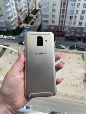 Продам Samsung J6+ 2018