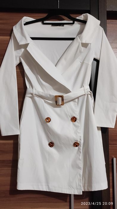 Klasa i wdzięk Pretty little thing jak Nowa