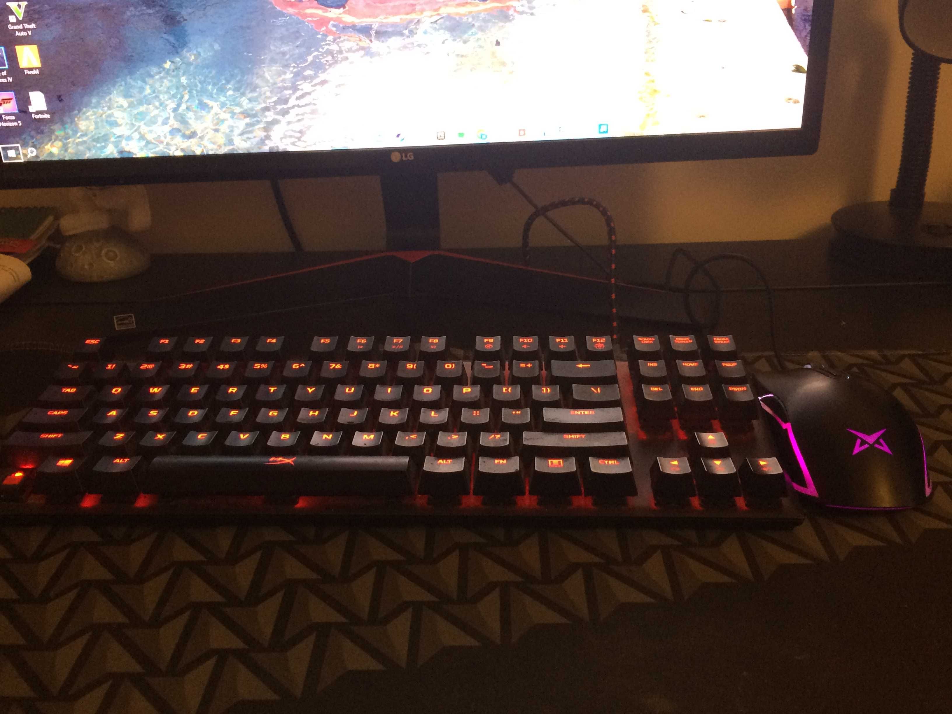 Torre gaming com (monitor lg; teclado e fones hyperx e rato incluido)