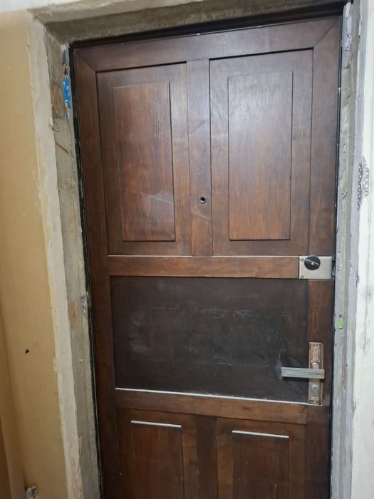 Вхідні двері в гарному стані