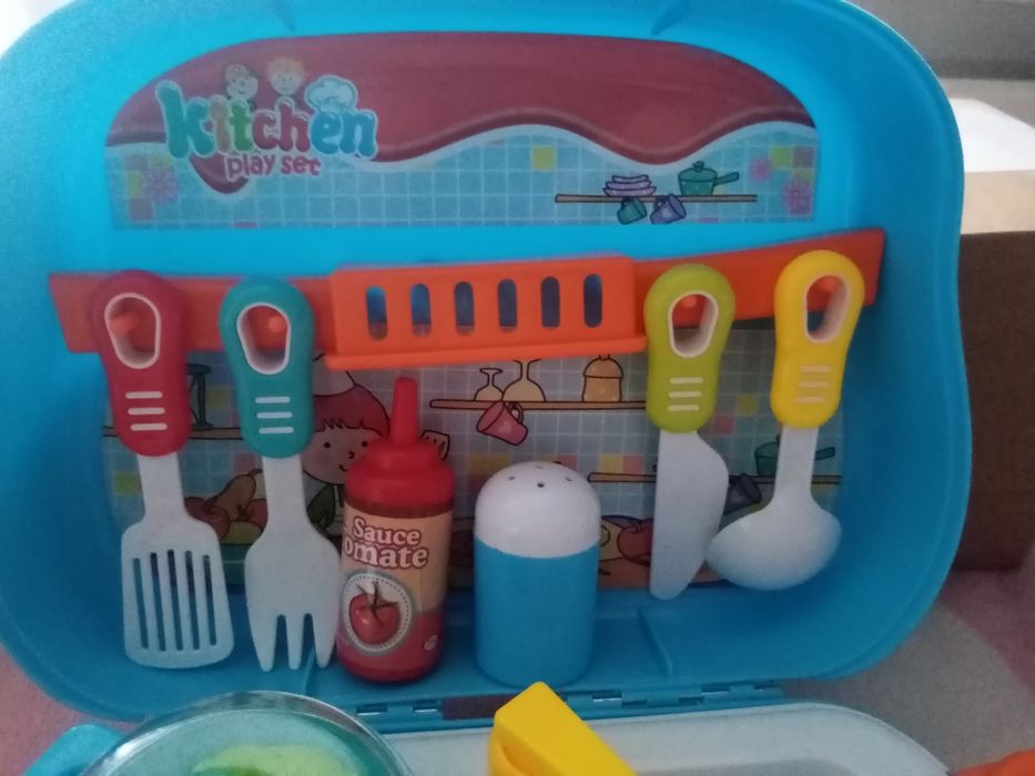 Дитяча кухня майже нова