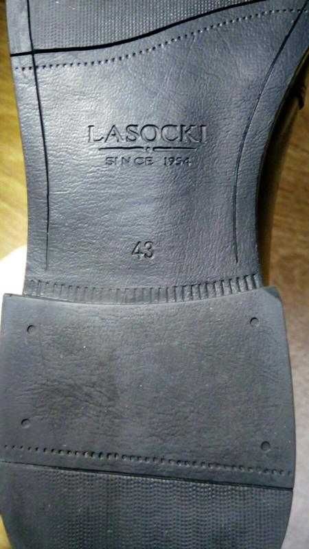 Кожаные класические туфли на шнурках Lasocki. 43-размер. 30 см.