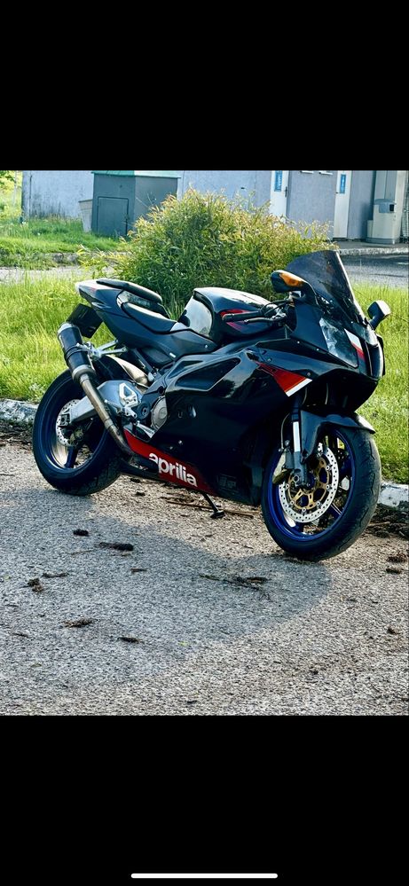 Aprilia rsv 1000