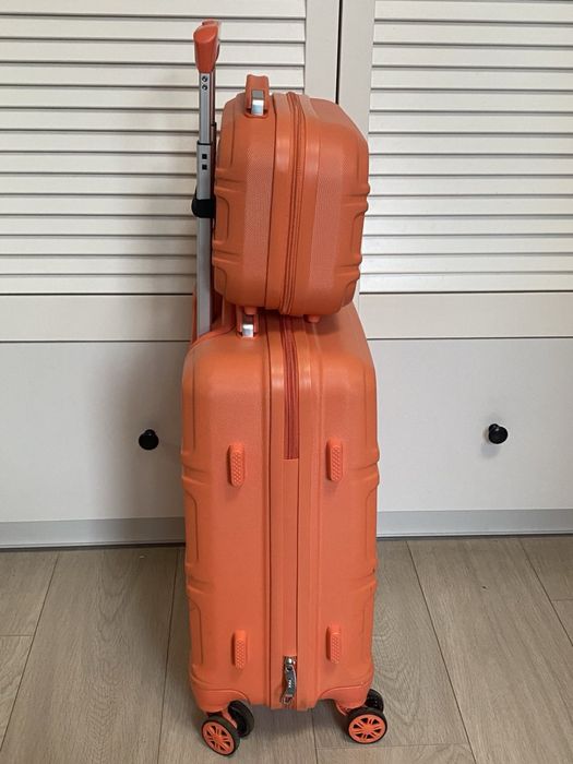 Продам валіцу на колесах