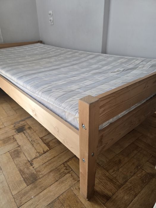 solidne łóżko drewniane kompletne z materacem