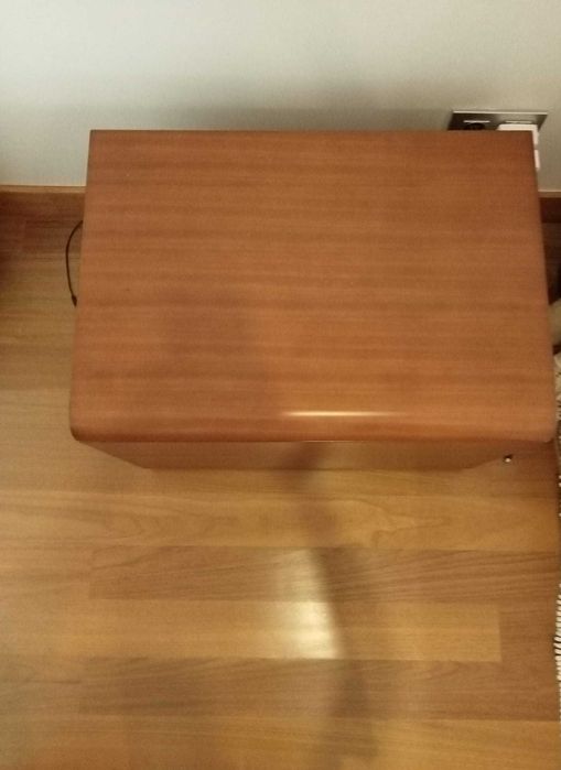 Cama de casal, mesinhas de cabeceira
