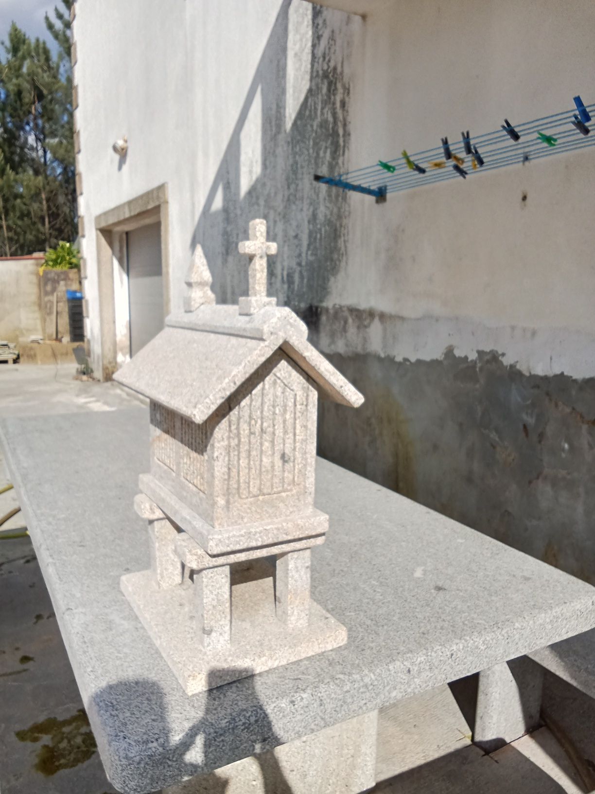 Espigueiros pequenos em granito