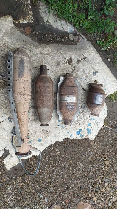 Каталізатор (цілий. повний). Вихлопна система.