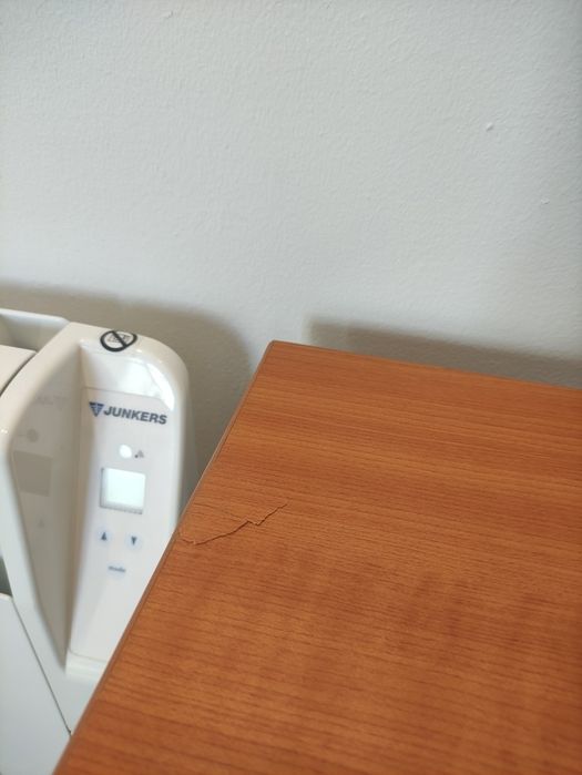 Secretária com prateleiras