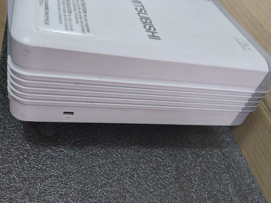 Проектор Mitsubishi SE2U