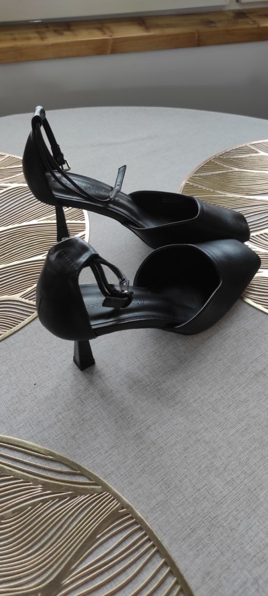 Buty na obcasie firmy Next rozmiar 37