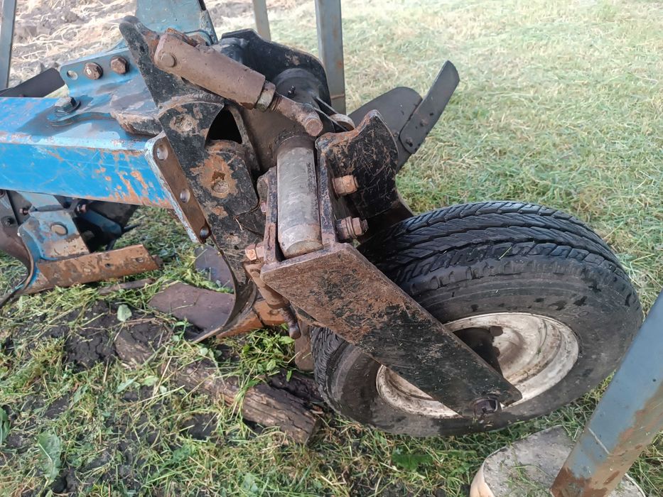 Плуг оборотний 4+1