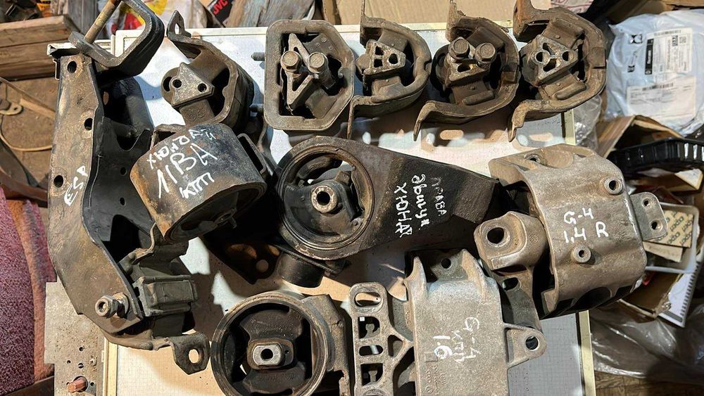 Подушкa двигуна  BMW Skoda VW SeaT   Espero кронштейн опорa