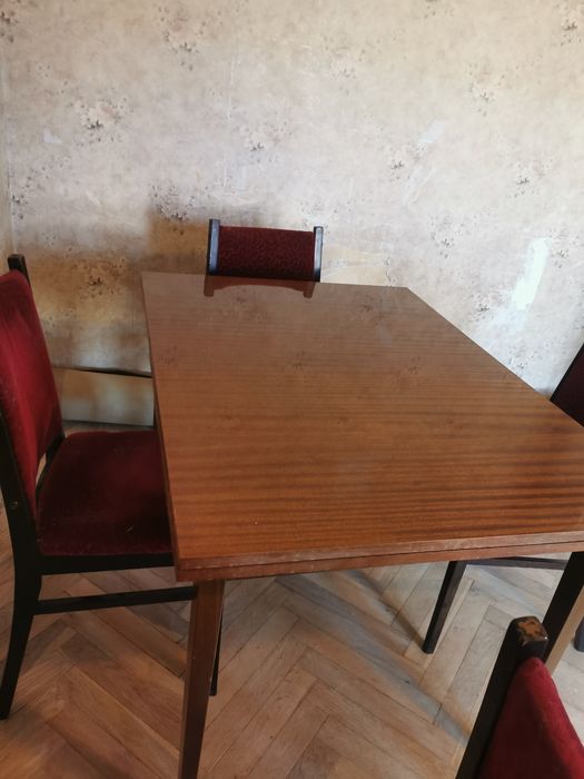 Stół do jadalni i 4 krzesła z czasów PRL